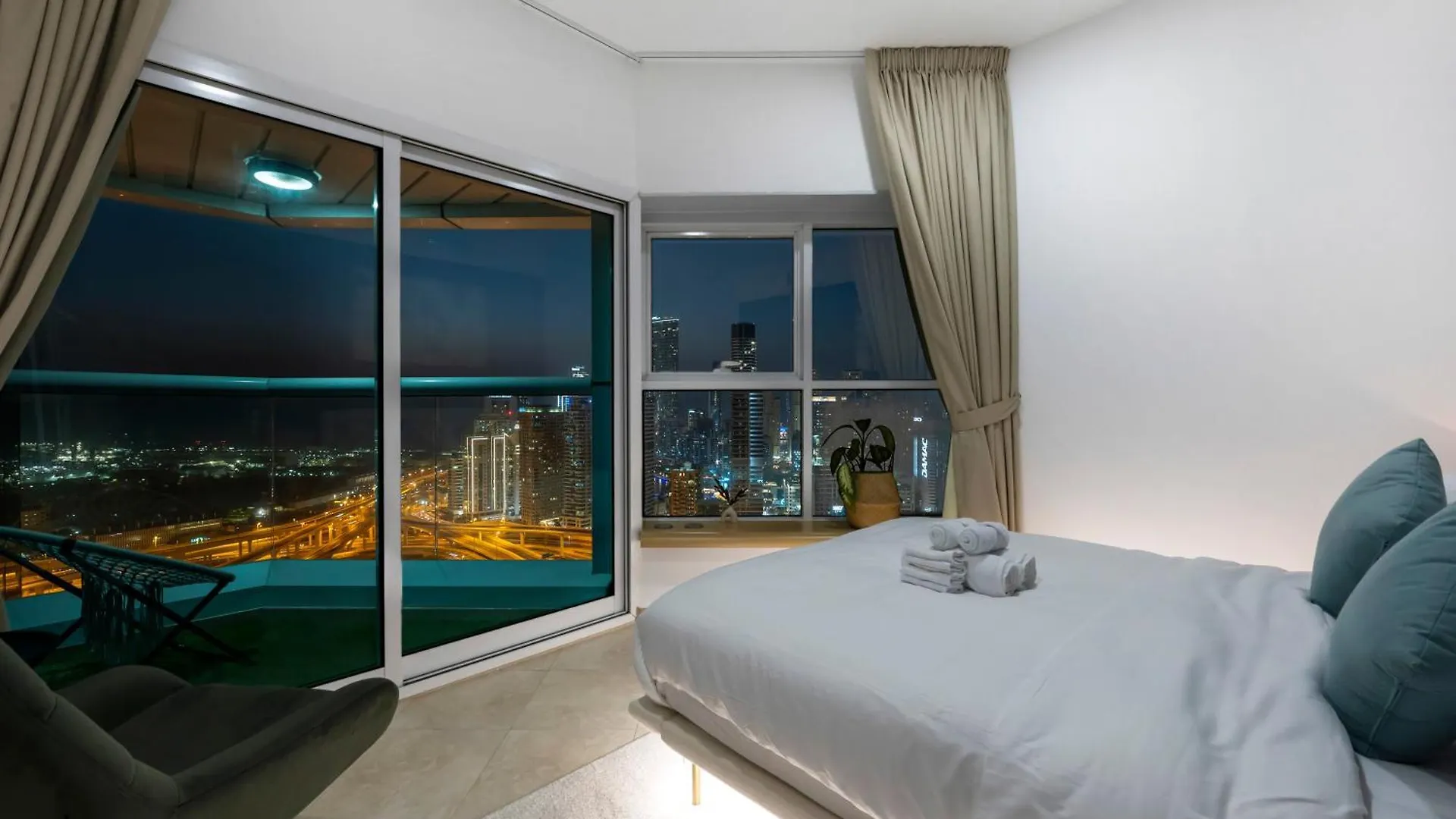 Stunning Panoramic Sea & Marina Skyline View Apartment Dubai