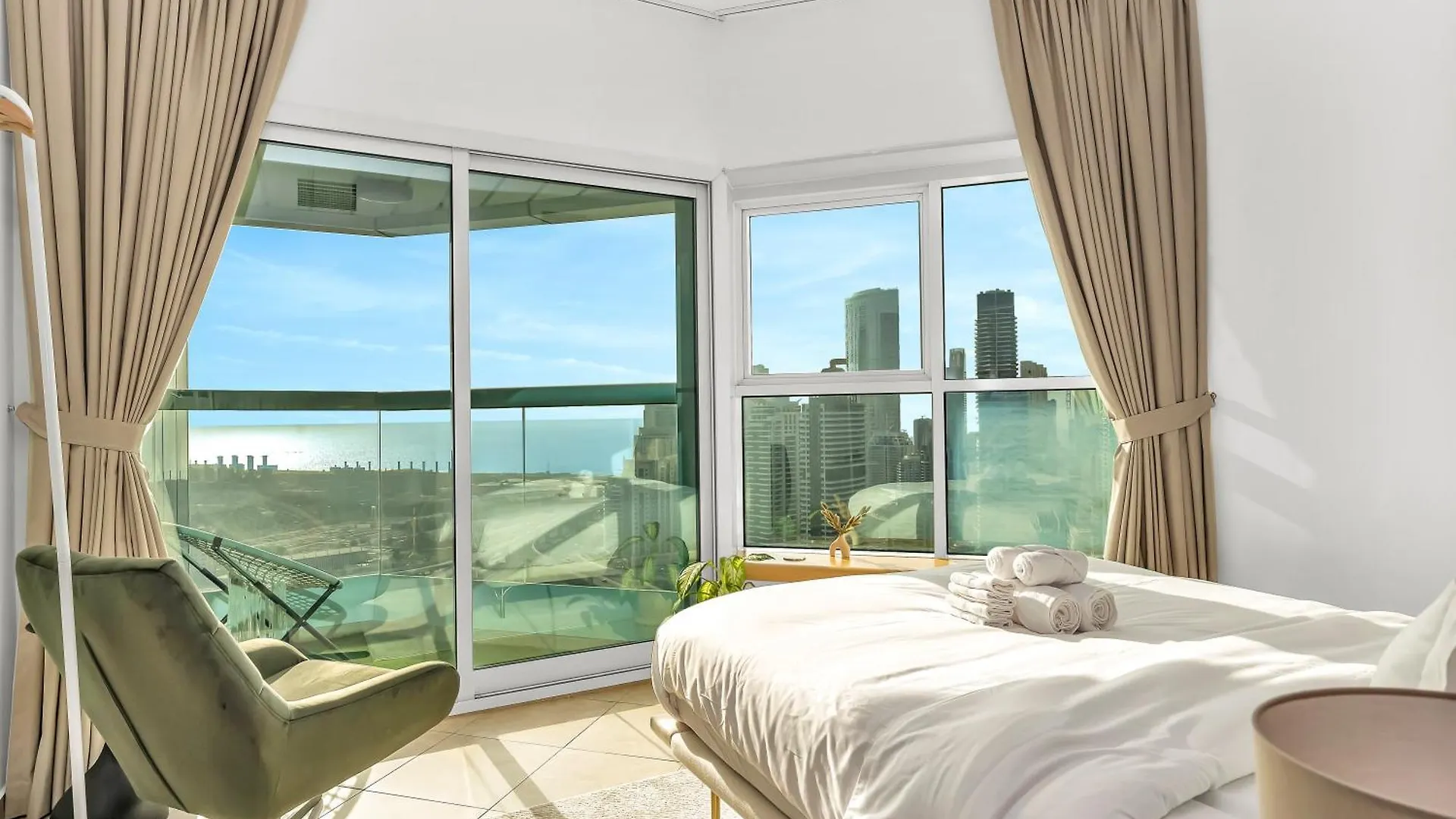 Stunning Panoramic Sea & Marina Skyline View Apartment Dubai