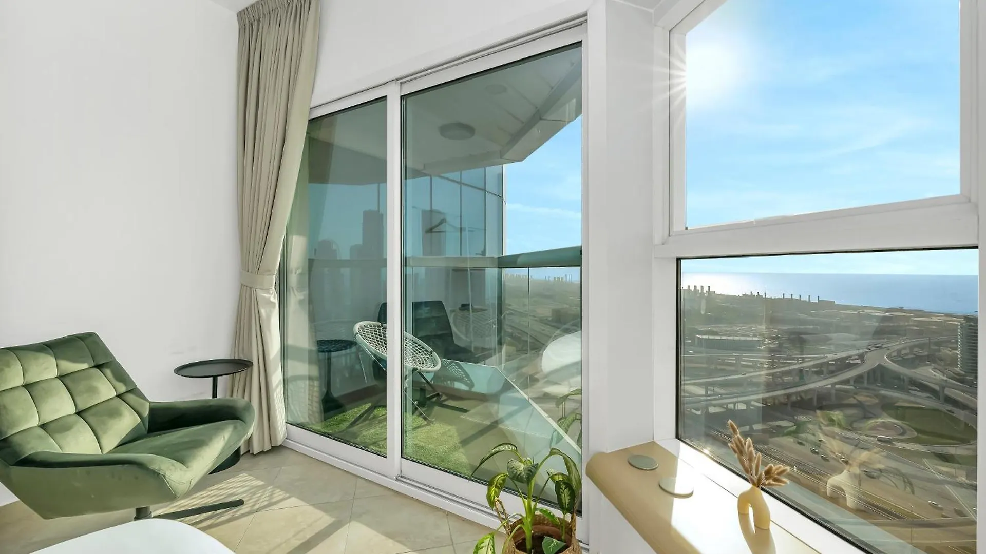 Stunning Panoramic Sea & Marina Skyline View Apartment Dubai